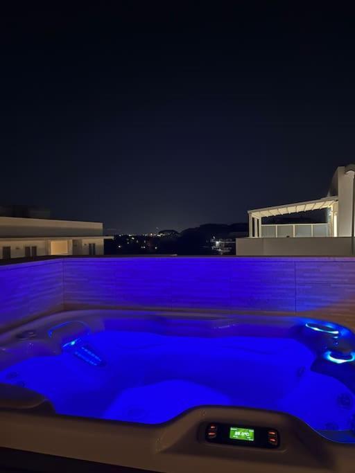 Attico Con Terrazza E Idromassaggio Appartement